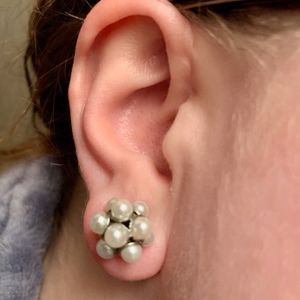 🖤 White Pearl Cluster Earrings